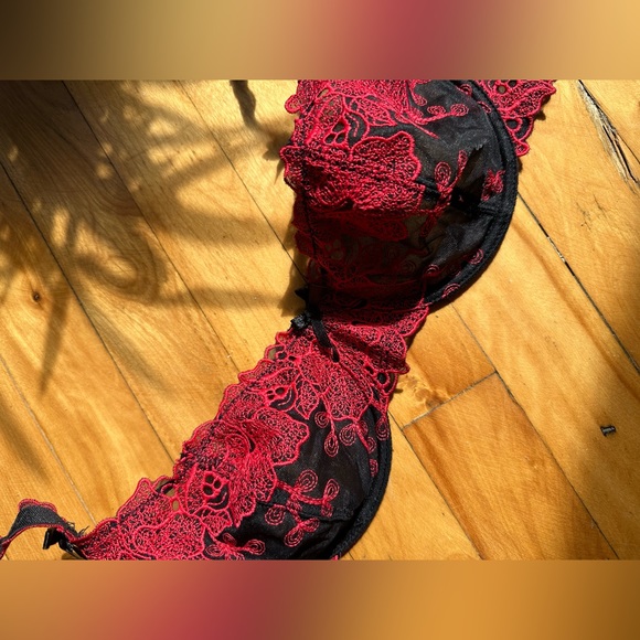 Sexy red & black bra - Picture 5 of 5